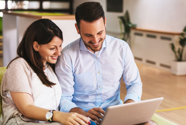 couple-looking-at computer